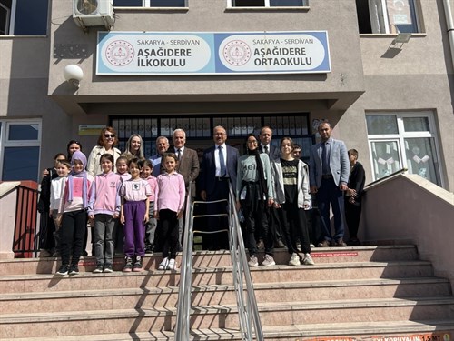 Sayın Kaymakamımız Ali CANDAN, ilçemiz okullarından Aşağıdereköy İlkokulu/Ortaokulu ve Yukarıdereköy İlkokulunu ziyaret ettiler.