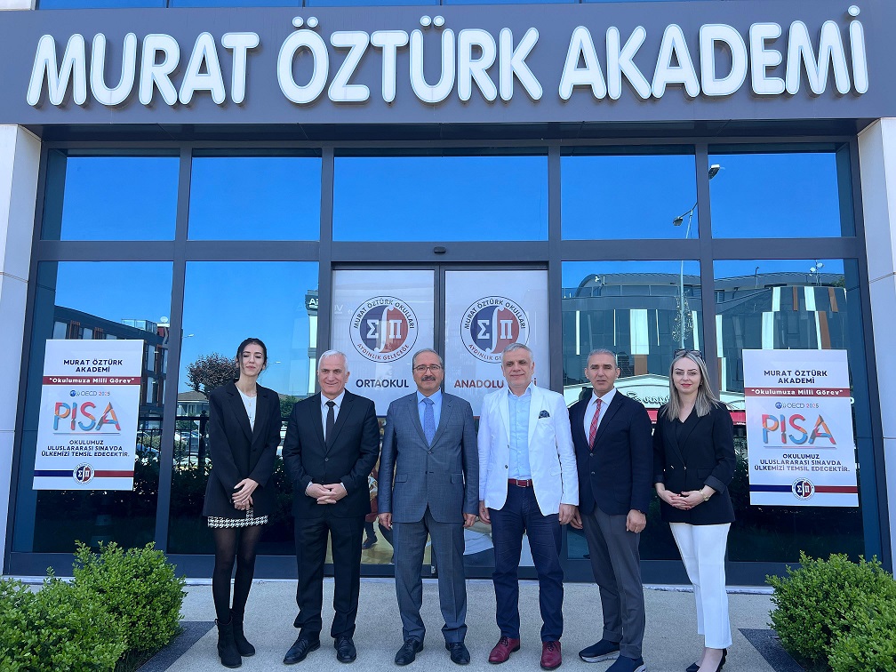 Sayın Kaymakamımız Ali CANDAN, ilçemiz okullarından Özel Murat Öztürk Ortaokulu ve Anadolu Lisesini ziyaret ettiler.