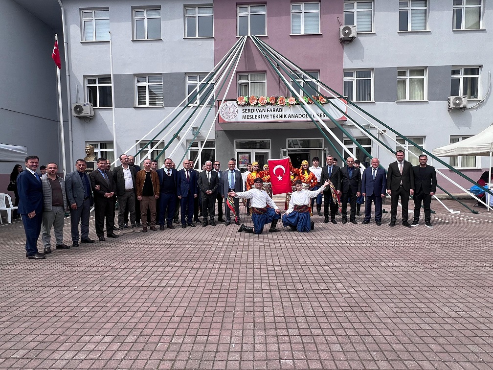 Sayın Kaymakamımız Ali CANDAN, Serdivan Farabi Ticaret Mesleki ve Teknik Anadolu Lisesinde, Turizm Haftası İlçe Kutlama Programına katıldılar.